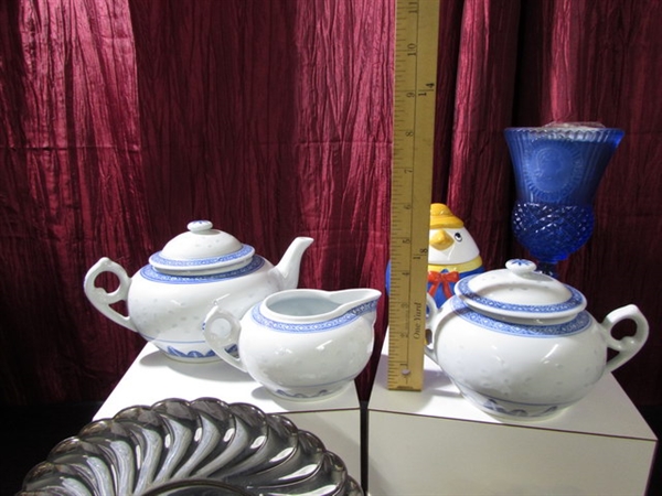 CERAMIC TEAPOT SET & OTHER SERVING DISHES