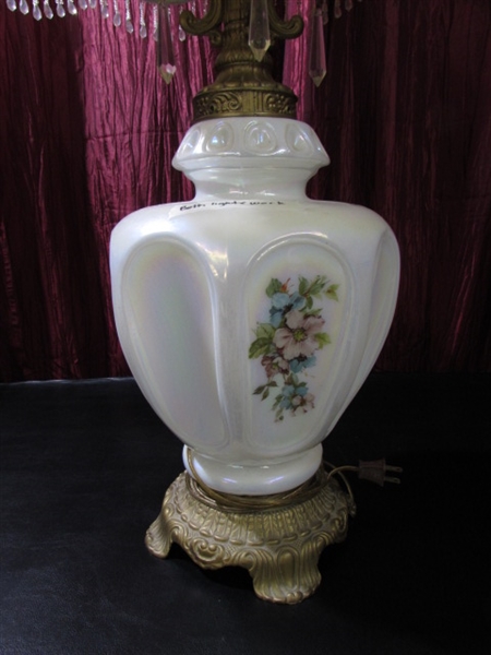 VICTORIAN STYLE PARLOR LAMP