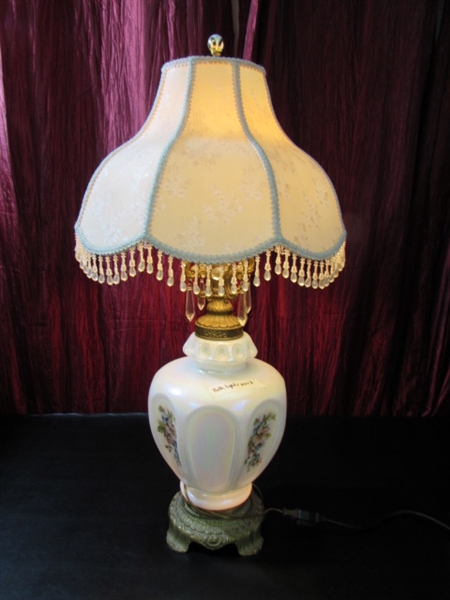 VICTORIAN STYLE PARLOR LAMP