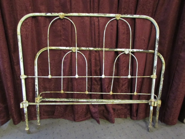 ANTIQUE RUSTIC IRON DOUBLE SIZE HEAD & FOOTBOARD