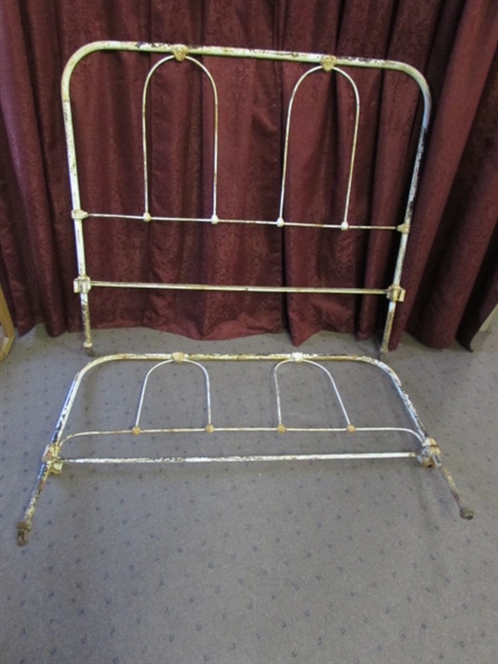 ANTIQUE RUSTIC IRON DOUBLE SIZE HEAD & FOOTBOARD