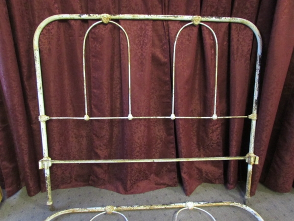 ANTIQUE RUSTIC IRON DOUBLE SIZE HEAD & FOOTBOARD