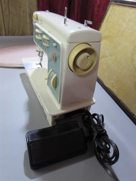 VINTAGE SINGER SEWING MACHINE & TABLETOP IRONING BOARD