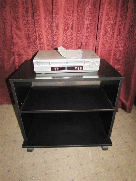 SAMSUNG VCR & MEDIA STAND