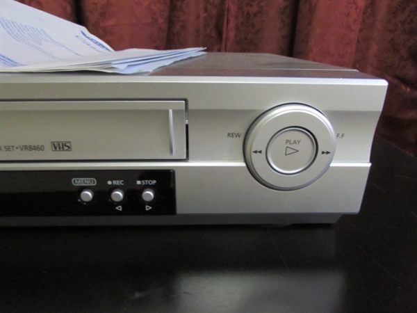 SAMSUNG VCR & MEDIA STAND