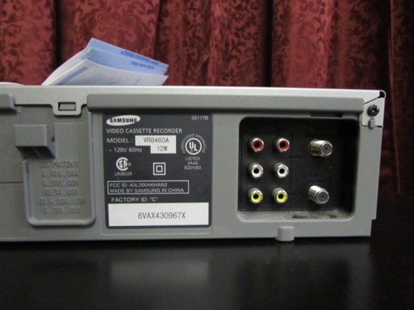 SAMSUNG VCR & MEDIA STAND