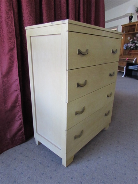 VINTAGE WOOD DRESSER