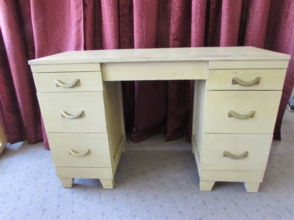 VINTAGE WOOD DESK