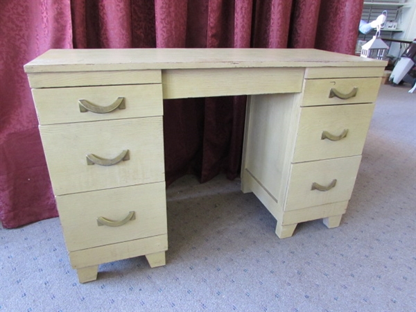 VINTAGE WOOD DESK