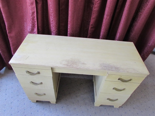 VINTAGE WOOD DESK