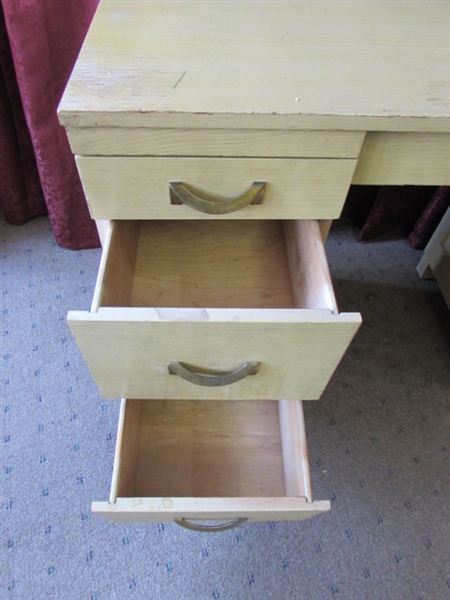 VINTAGE WOOD DESK