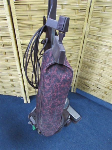 KIRBY G5 VACUUM CLEANER WITH ATTACHMENTS & BAGS