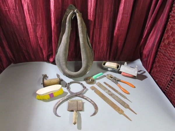 VINTAGE HORSE COLLAR & HOOF FILES