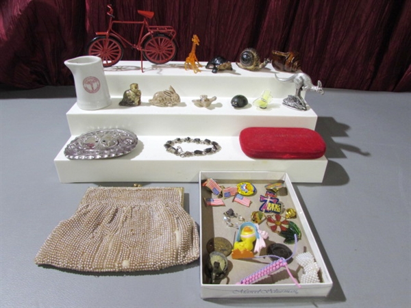 VINTAGE/ANTIQUE COLLECTABLES AND BEADED PURSE