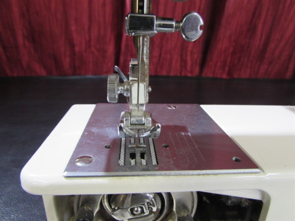 NECCHI HEAVY DUTY FREE ARM SEWING MACHINE - NO POWER CORD