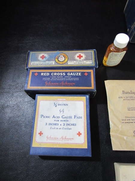 VINTAGE FIRST AID KIT