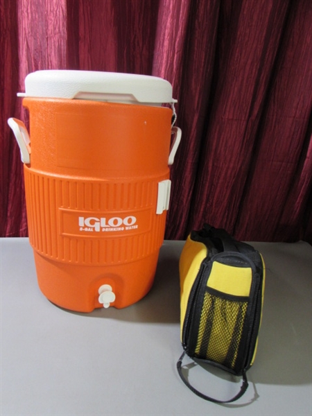 IGLOO 5 GALLON COOLER & RUBBERMAID COOLER