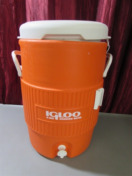 IGLOO 5 GALLON COOLER & RUBBERMAID COOLER