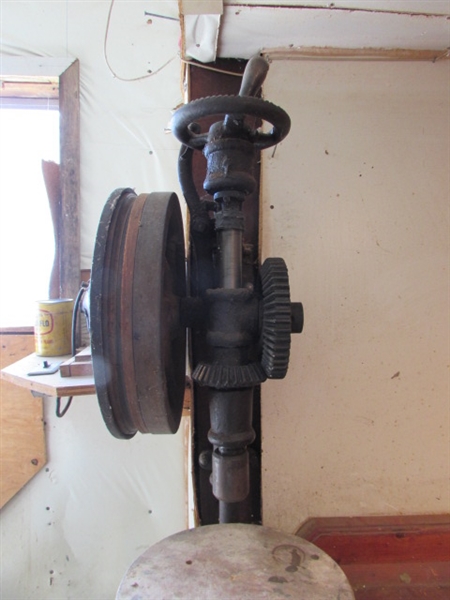 VINTAGE/ANTIQUE DRILL PRESS *LOCATED OFF SITE #2*