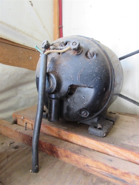 VINTAGE/ANTIQUE DRILL PRESS *LOCATED OFF SITE #2*