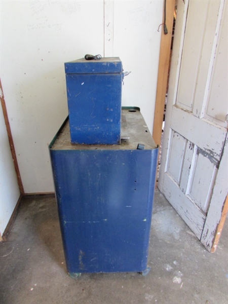 METAL TOOL BOX *LOCATED OFF SITE #2*