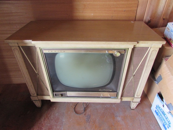 VINTAGE ZENITH CONSOLE TV *LOCATED OFF SITE #2*