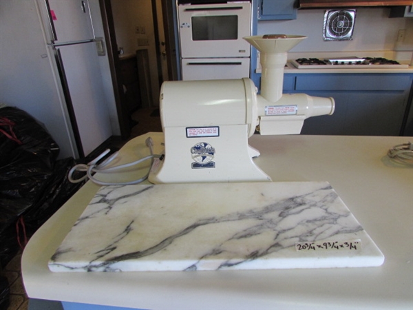 GENERAL ELECTRIC JUICER & MARBLE CUTTING BOARD *LOCATED OFF SITE #2*