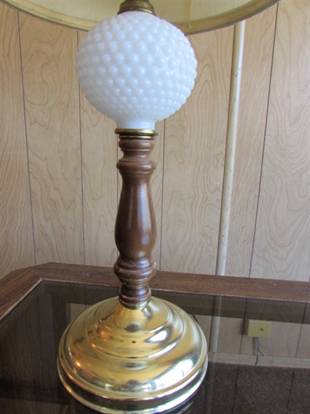 WOOD FRAME SIDE TABLE WITH GLASS TOP & A PAIR OF WHITE HOBNAIL TABLE LAMPS