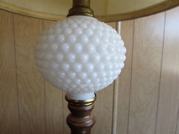 WOOD FRAME SIDE TABLE WITH GLASS TOP & A PAIR OF WHITE HOBNAIL TABLE LAMPS