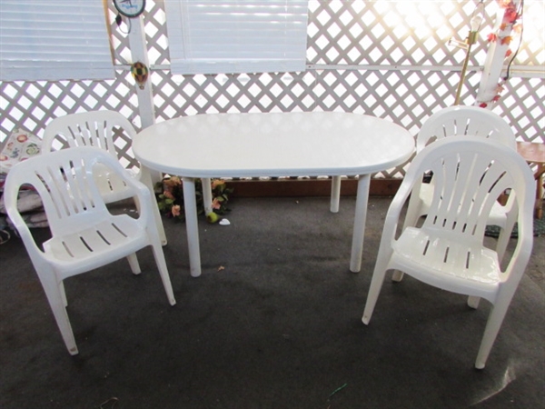 OVAL PATIO TABLE & 4 CHAIRS *LOCATED OFF SITE #3*
