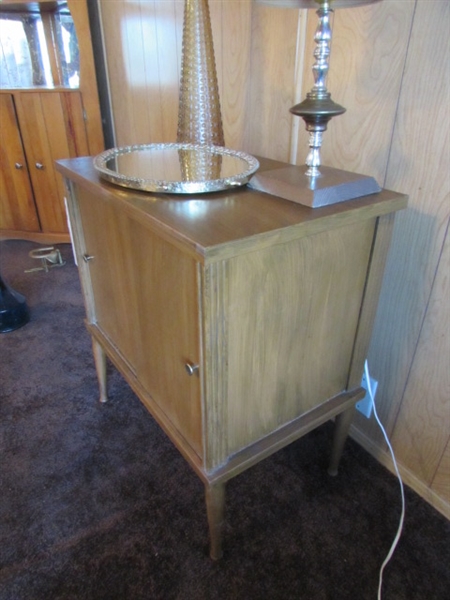 VINTAGE NIGHTSTAND, TABLE LAMP, BOTTLES & MIRRORED VANITY TRAY *LOCATED OFF SITE #3*