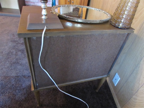 VINTAGE NIGHTSTAND, TABLE LAMP, BOTTLES & MIRRORED VANITY TRAY *LOCATED OFF SITE #3*