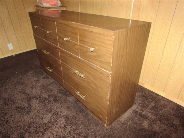 VINTAGE 6 DRAWER DRESSER *LOCATED OFF SITE #3*