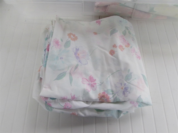 VARIOUS SHEETS & PILLOWCASES IN STORAGE TOTE