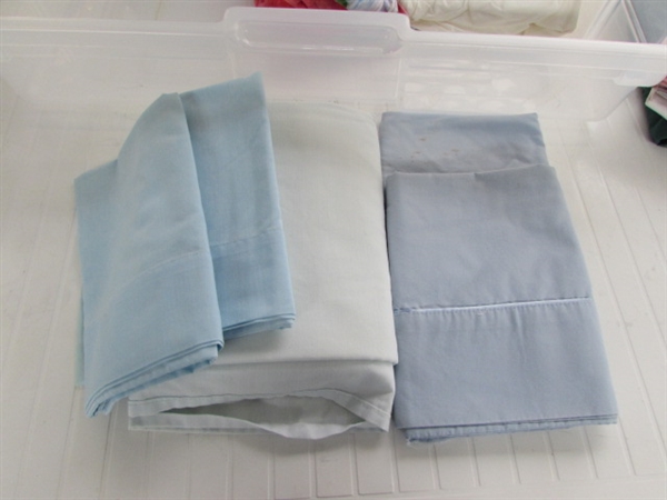 VARIOUS SHEETS & PILLOWCASES IN STORAGE TOTE