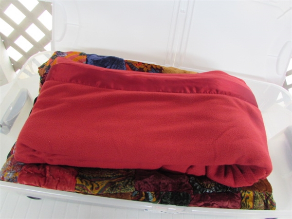 KING-SIZE VELVET QUILT, BLANKET & 2 SETS OF SHEETS IN STORAGE TOTE