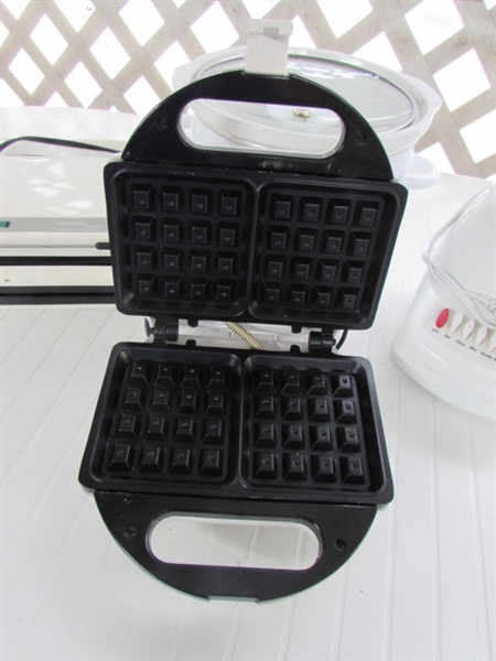 RIVAL CROCK POT, BLENDER, SANDWICH ROASTER & WAFFLE IRON