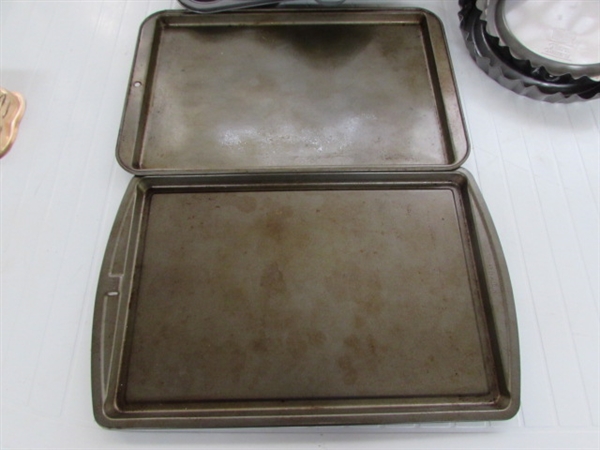 METAL BAKEWARE & COPPER JELLO MOLD