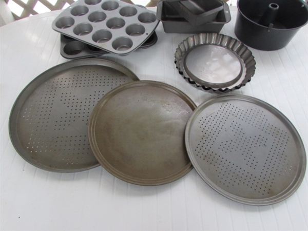 METAL BAKEWARE & COPPER JELLO MOLD