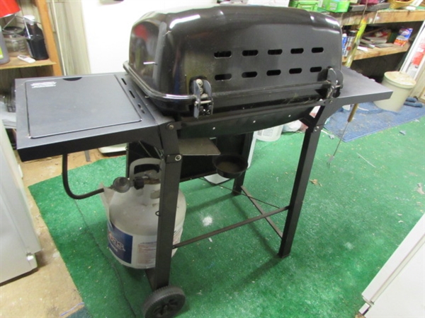 BACKYARD GRILL PROPANE BBQ WITH ACCESSORIES *LOCATED OFF SITE #3*