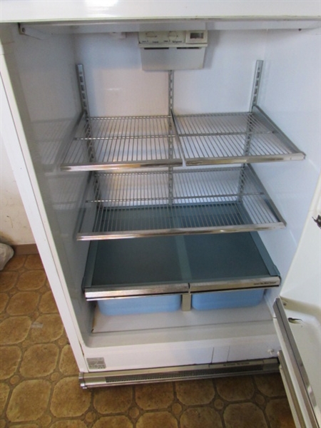 WESTINGHOUSE FROST FREE REFRIGERATOR/FREEZER *LOCATED OFF SITE #2*