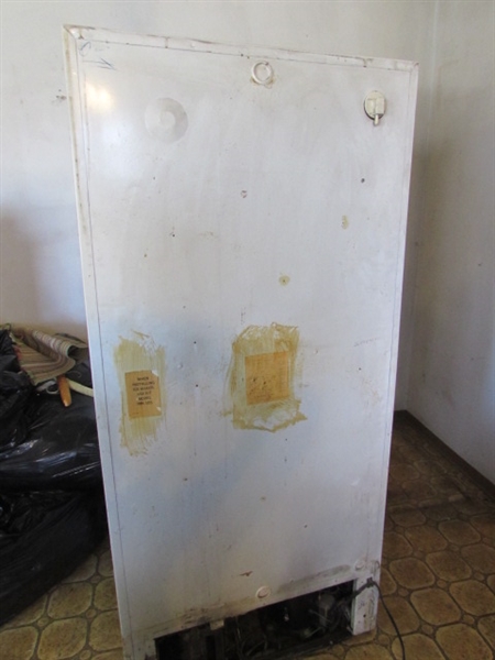 WESTINGHOUSE FROST FREE REFRIGERATOR/FREEZER *LOCATED OFF SITE #2*