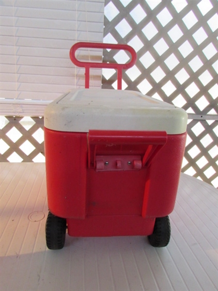 RED IGLOO ICE CHESTS & MORE *LOCATED OFF SITE #3*