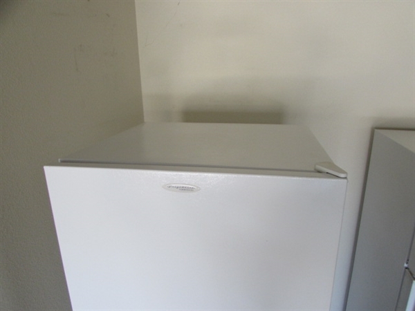 FRIGIDAIRE COMMERCIAL FREEZER