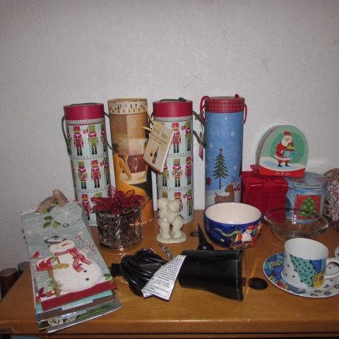 ALL OCCASION GIFT WRAP, BAGS & CHRISTMAS DECOR & COLLECTIBLES