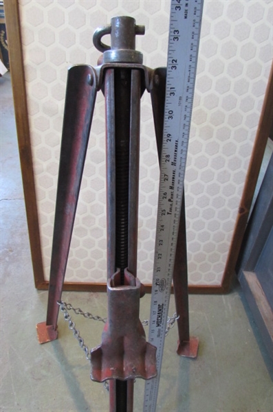 VINTAGE 3-LEGGED SCREW DRIVEN BUMPER JACK