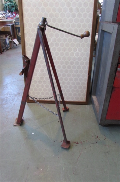 VINTAGE 3-LEGGED SCREW DRIVEN BUMPER JACK