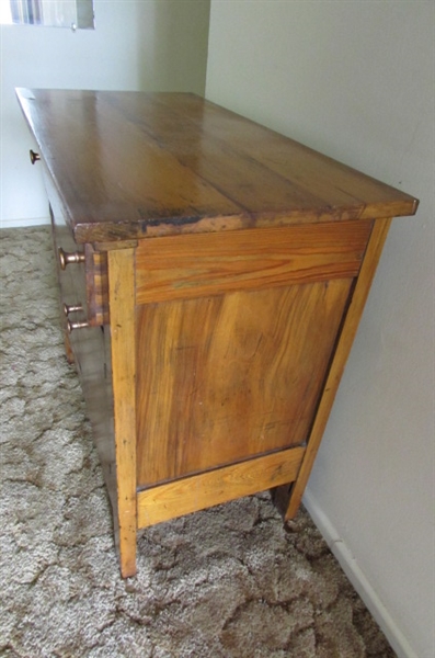 ANTIQUE WOOD SIDE TABLE