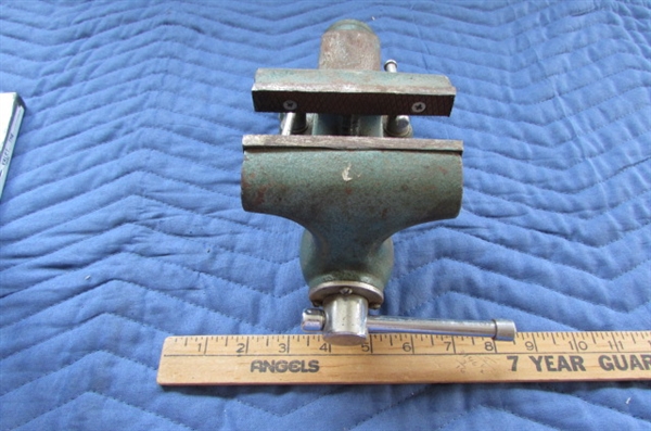 VINTAGE PIPE VISE & SMALL BENCH VISE