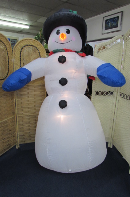 Lot Detail - 8 FOOT INFLATABLE SNOWMAN AND MORE